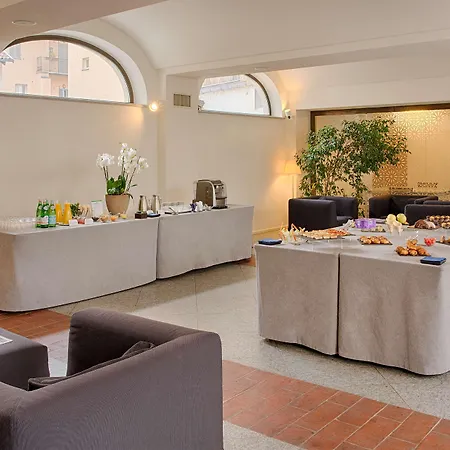 Отель Nh Collection Santo Stefano 4*